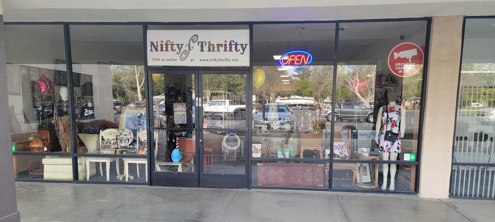 Nifty Thrifty Storefront